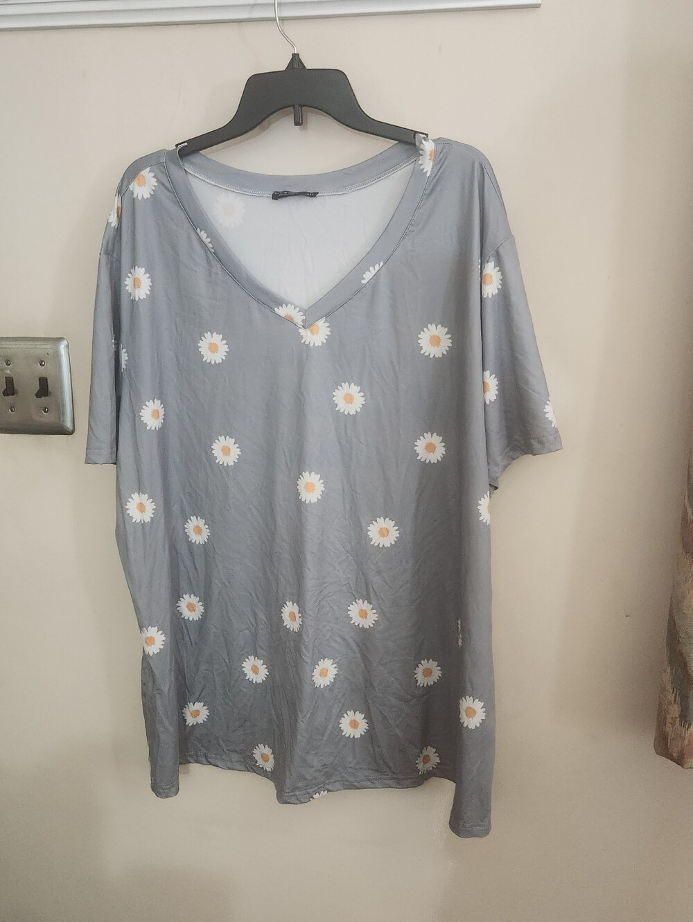🎉 Daisey Tee